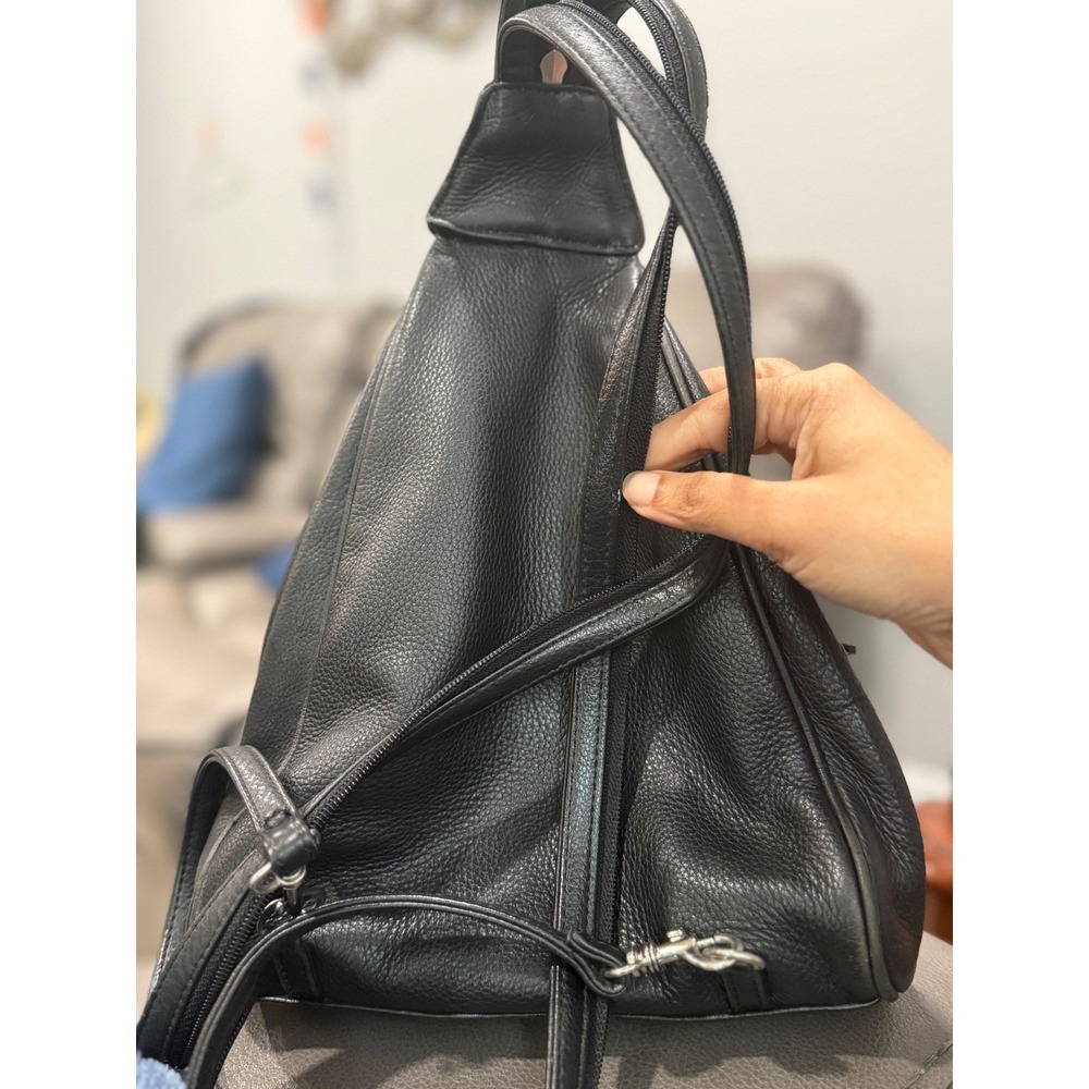St Johns Bay Black Pebbled Genuine Leather Convertible Sling Backpack Bag - Picture 2 of 6